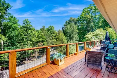 Image de Located just a short 5-minute walk to springs dock and resort