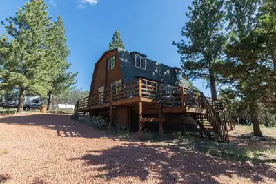 Image de Enjoy a cozy cabin near the lake! Sleeps 8, 5 Beds.