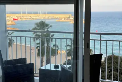 Renovated apartment in the center and first sea line