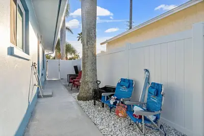 Image de The Shark Tank: TownCenter, Walk to Ocean, Bars, Shops & Downtown Cocoa Beach