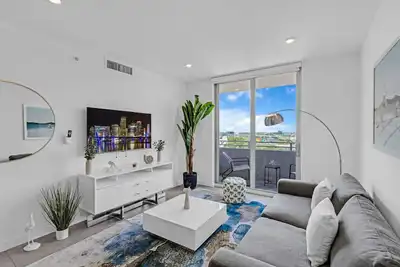 Image de Prime Location: 3-Bed Gem near Brickell W\/ Parking