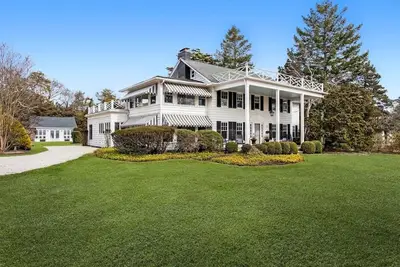 Image de Elegant Bellport Estate with Pool – Ideal for Groups! King Beds! Close to Beach!