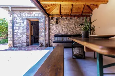 Image de Boutique Stone Cottage w. large private Terraces