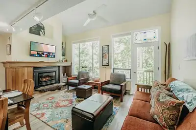 Image de 82sw - Fireplace - W/D - Kitchen - Sleeps 4 by RedAwning