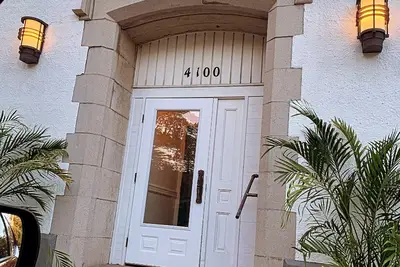 Image de Vacation suite directly across from the beach at Crystal Beach on Lake Erie