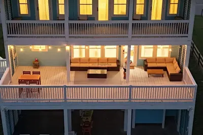 Image de Tranquil Beachfront Home! Sleeps 10 & Pet friendly