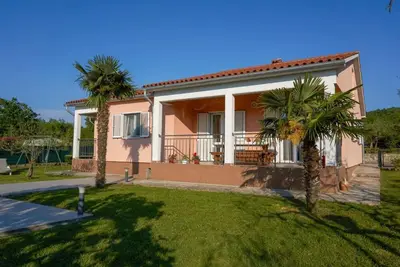 Breg Ivanovci - Three Bedroom Villa with Swimming Pool