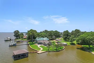 The Lakehouse | Lakefront Boat & Rv Getaway