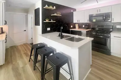 Image de Park Place. 5mi from Downtown