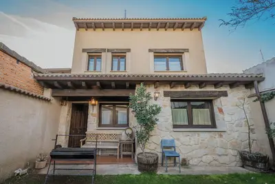 Image de Maison de campagne \"El Mirador De La Pinilla\" avec vue sur les montagnes, jardin privé et Wi-Fi