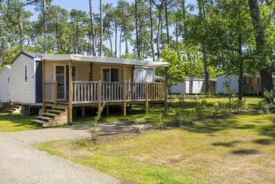 Image de Mobile Home 'Camping Les Oyats' avec piscine partagée, terrasse privée et jardin privé