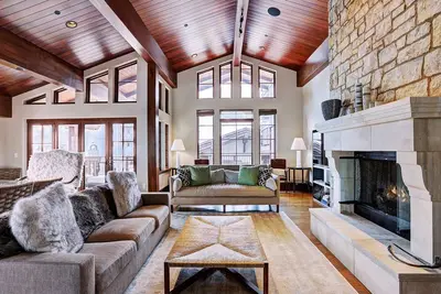 Image de Sleeps 12! Ski-In/Ski-Out Chalet + Views