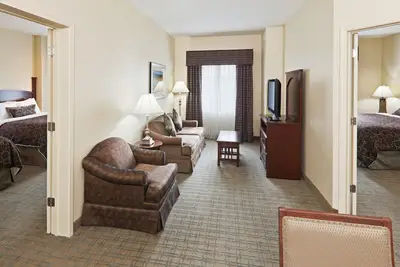 Image de 24 Hour Fitness Center | Free Breakfast + Heated Saltwater Pool