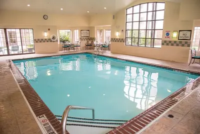 Image de 1br Condo | Free Breakfast + Indoor Pool