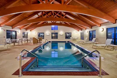 Image de Free Breakfast. Pool & Hot Tub. Near Uw-Madison!