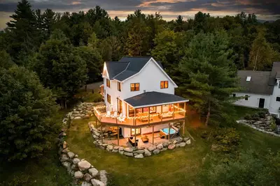 Image de Above the Greens - Hot Tub • 10 Minutes to Ski Resort!
