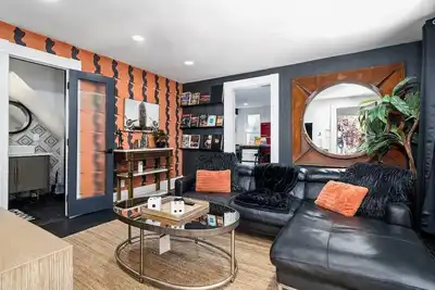 Image de Mozart Flat with Hot Tub! Free Parking!