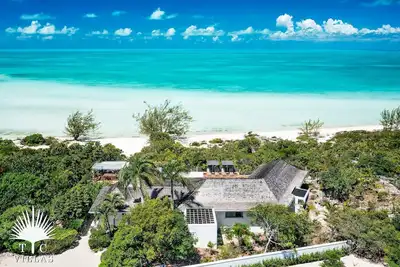 Image de Tc Villas // Six Turtles // Luxury Beachfront Villa on Taylor Bay Beach