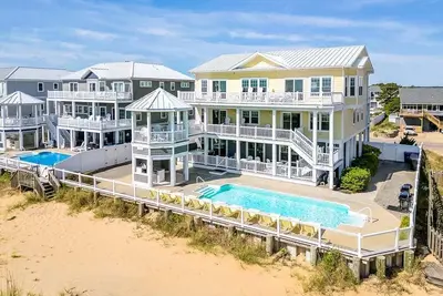 Image de All Inn | Oceanfront | Private Pool and Hot Tub