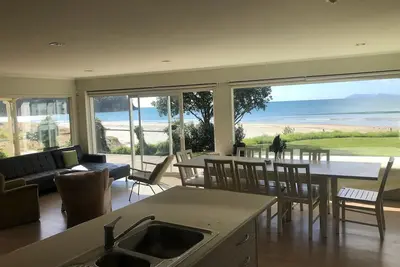 Image de Absolute beachfront! Sleeps 12+\nBuilt 2011