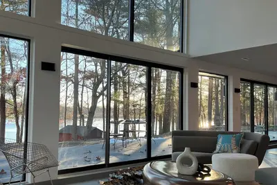 Image de Majestic Lake Front Chalet