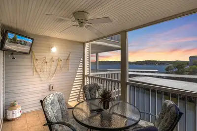 Image de Games, Lake Views, Ease of Access to Unit & Attractions, Family-Friendly, Outdoor Comfort