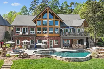 Image de Landing At The Lake:  Craftsman Style Home w Pool, Hot Tub