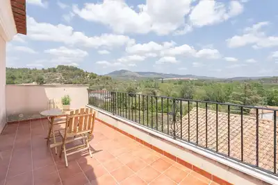 Image de Appartement 'Benafer Loft' avec vue sur montagne, piscine partagée et terrasse privée