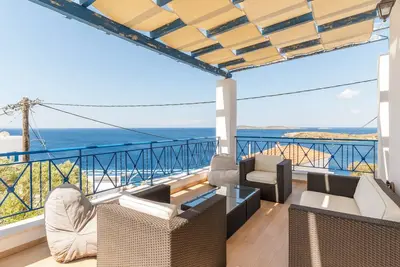 Villa 'Bebas Villas 1' avec vue sur la mer, Wi-Fi et climatisation