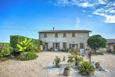 Image de Appartement 'Le Nid Du Charmant' avec jardin privé, Wi-Fi et climatisation