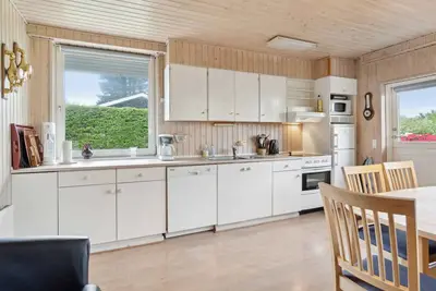 Image de Classic summer house 200 meters from the water.