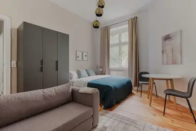 Image de Divine Friedrichshain Studio, Fully Outfitted Kitchen, by Blueground