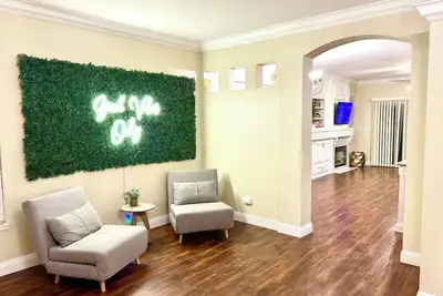 Image de New - Modern 3br & Backyard Fun