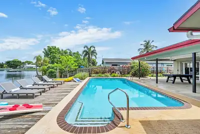 Image de Wonderful Lake Front Pool Home East Boyton-TikiBar- Boat Deck- 5min Beach