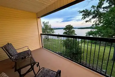 Image de Charming 2-bedroom condo located on Table Rock. Very close to Sdc and Showboat!