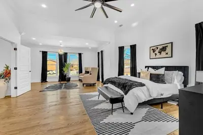 Image de Celebrations &  photoshoots welcome here! Come for the event, stay for the beds!