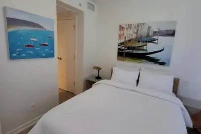 Image de Your Perfect Escape - Modern Landmark Condo in Downtown Calgary\n