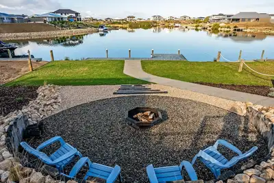 Image de Lagoon Views, a modern waterfront masterpiece
