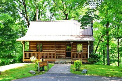 Image de The Ridge: Fire Pit, Screened Porch, Scenic Views, Gas Grill, Full Kitchen, Pet-Friendly