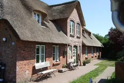 Image de Maison de vacances 'Reetdachhaus Auf Eiderstedt' avec terrasse privée et Wi-Fi