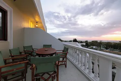Image de House for the whole family in Exo Gonia Santorini with views to the Aegean Sea.