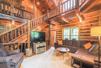 Image de Huge, 2-cabin campus on private lake - sleeps 30+