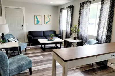 Image de Fantastic Location-Roof Top Patio (shared) and King Bed