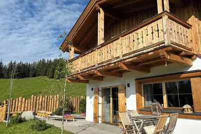 Image de Modern chalet with mountain view, sauna, and close to the slopes