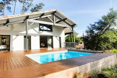 Image de Villa de Prestige avec Piscine Chauffée, Proche Plages et Port de Capbreton