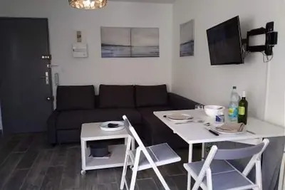 Image de Gruissan - Studio rénové climatisé 2/3 pers, parking sécurisé, à 50m de la plage du Grazel