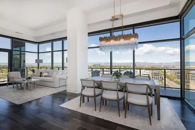 Image de Luxury 2 Bedroom Penthouse with Mountain Views fFom Every Room