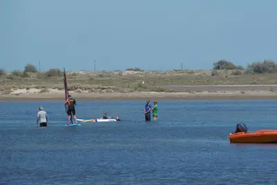 Image de Villa Climatisée Bord de l'Eau - 4/5 pers - Proche Plage avec Parking Privé