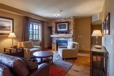 Image de Grand Condo with Lake View|Fireplace|Jetted Tub