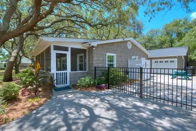 Image de 3br 1ba House, Game Room, Walk to Beach, Dog Friendly, Sleeps 7